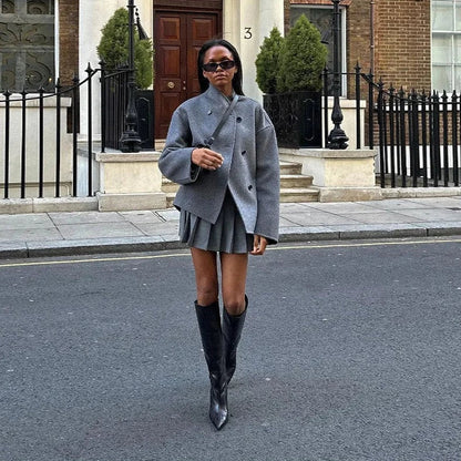 Well Tailored Coat with a Graceful Silhouette
