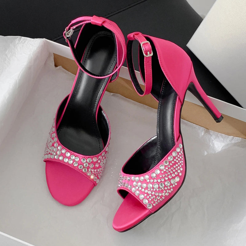 Beautifully Finished Heels in a Timeless Design