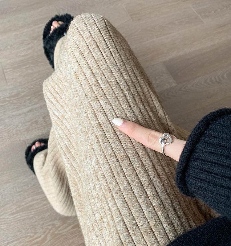 Classic Vintage Pants with a Flattering Fit