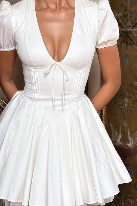Effortlessly Elegant Dress with a Timeless Design