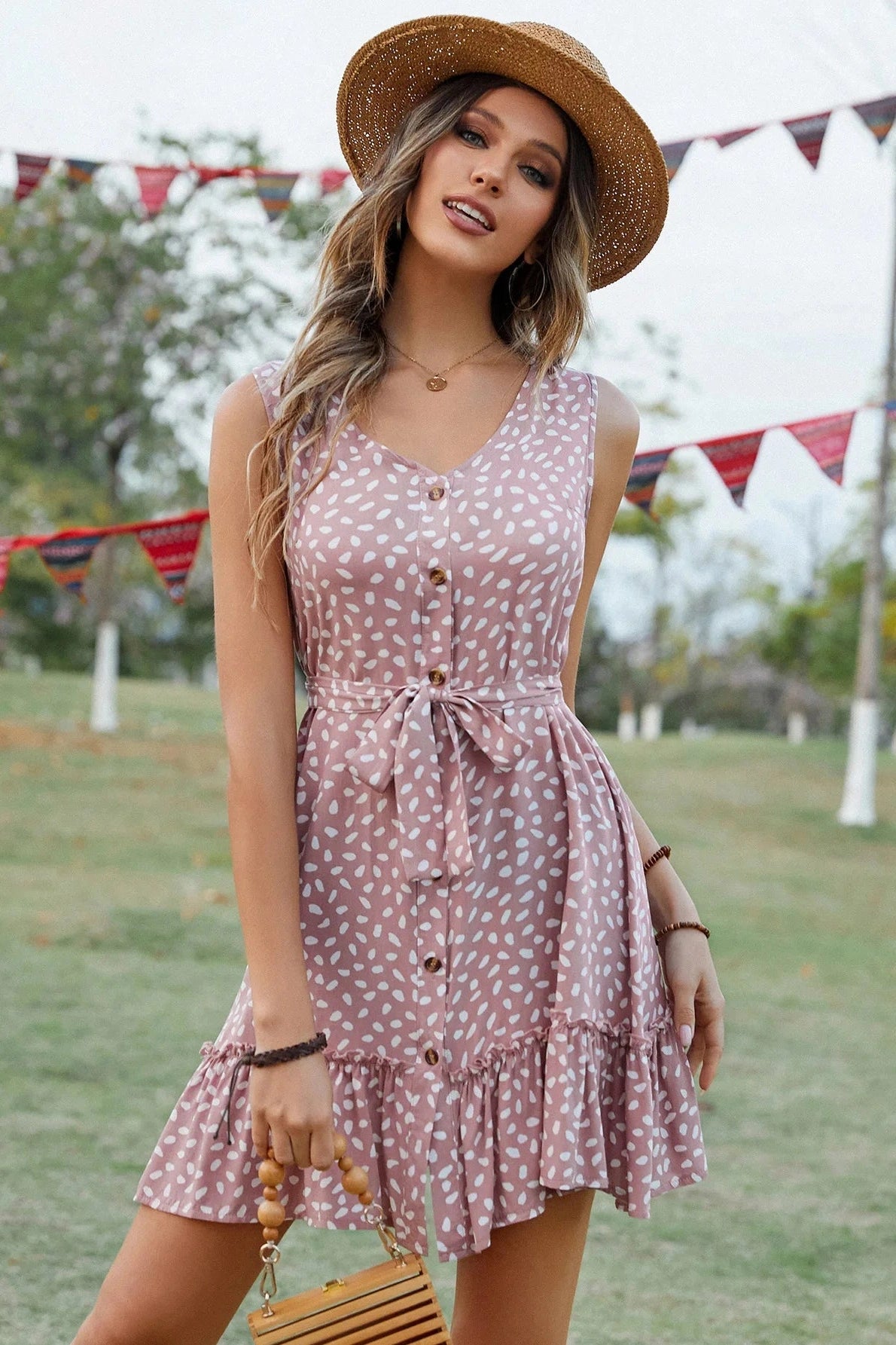 Beautifully Finished Dress in a Timeless Design