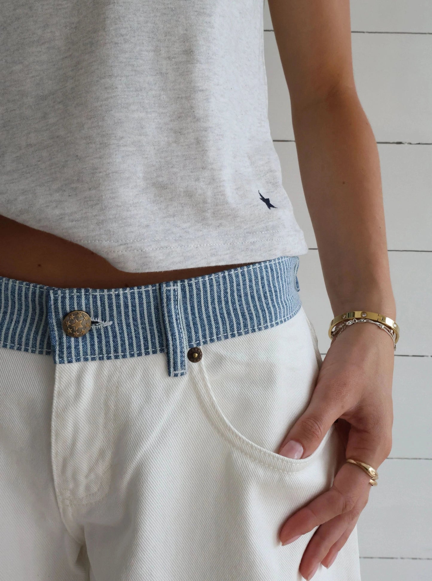 Effortlessly Elegant Garment with a Timeless Design