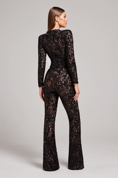 Effortlessly Elegant Garment with a Timeless Design