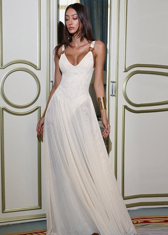 Well Tailored Garment with a Graceful Silhouette