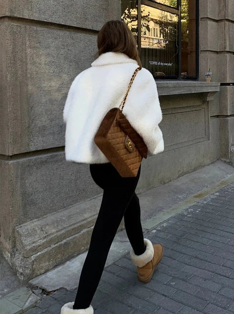 Well Tailored Coat with a Graceful Silhouette