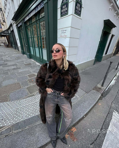 Well Tailored Coat with a Graceful Silhouette