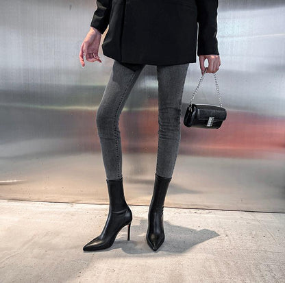 Well Tailored Boots with a Graceful Silhouette