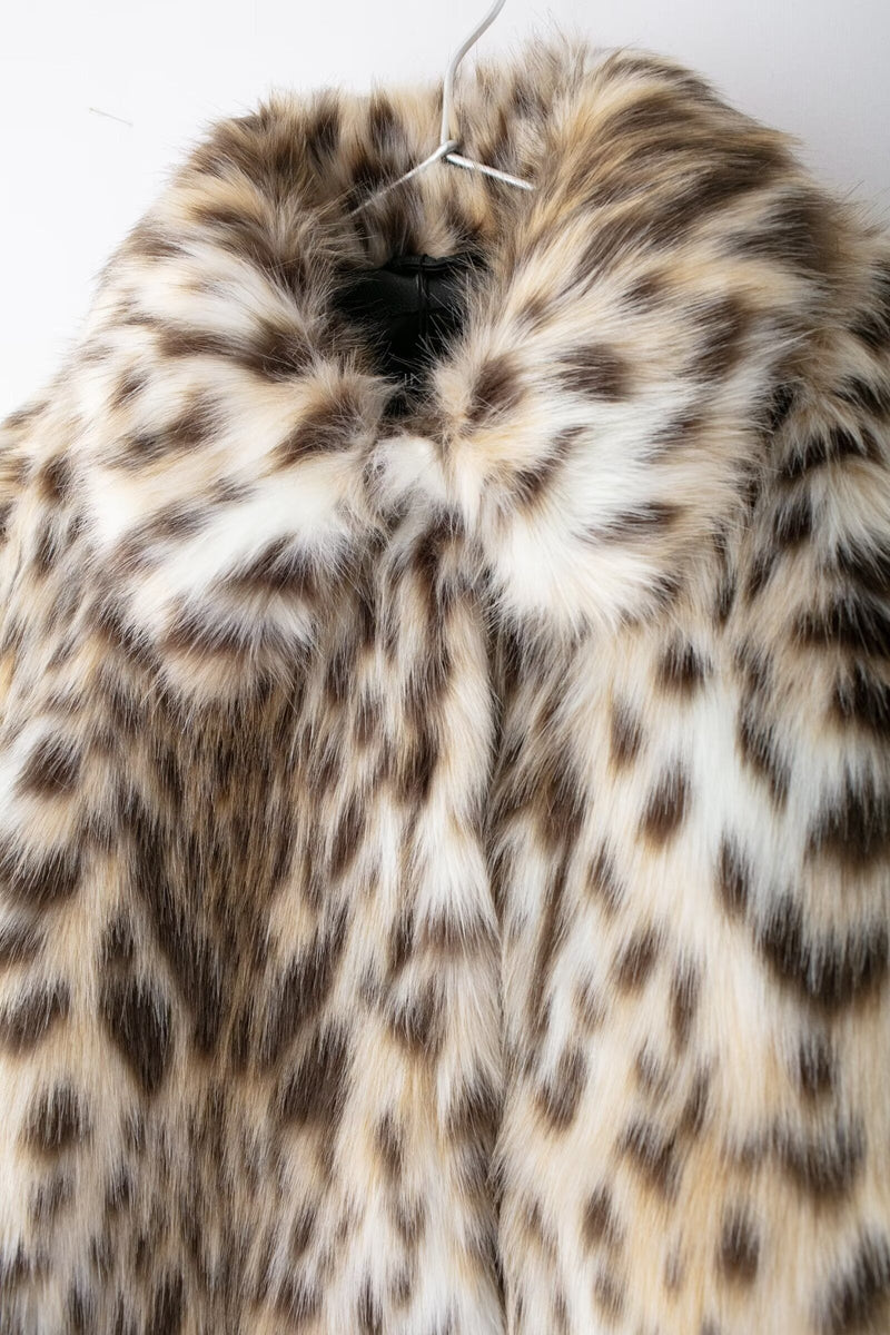 Effortlessly Elegant Coat with a Timeless Design