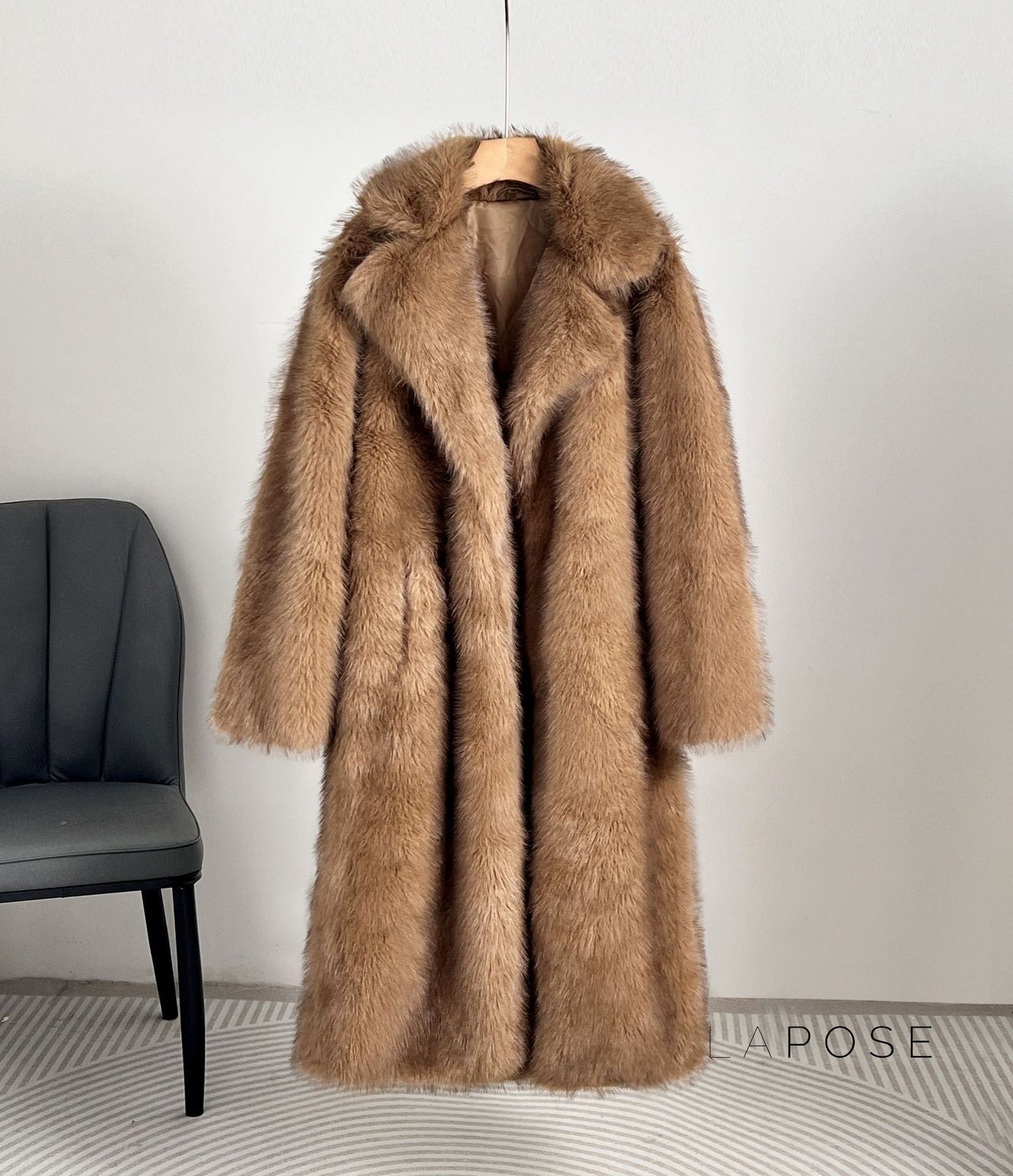 Beautifully Finished Coat in a Timeless Design