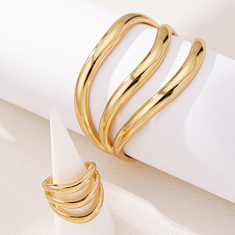 Effortlessly Elegant Garment with a Timeless Design