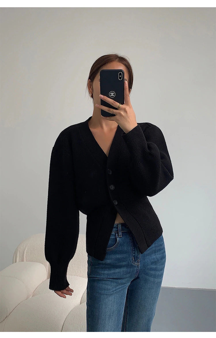 Elegantly Styled Cardigan for Everyday Wear