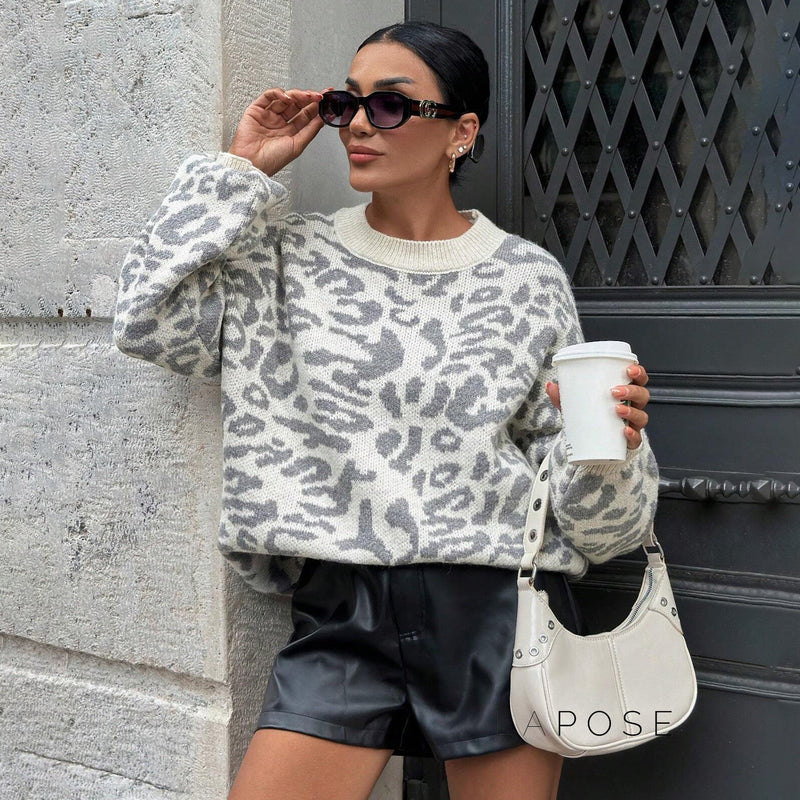 Well Tailored Sweater with a Graceful Silhouette