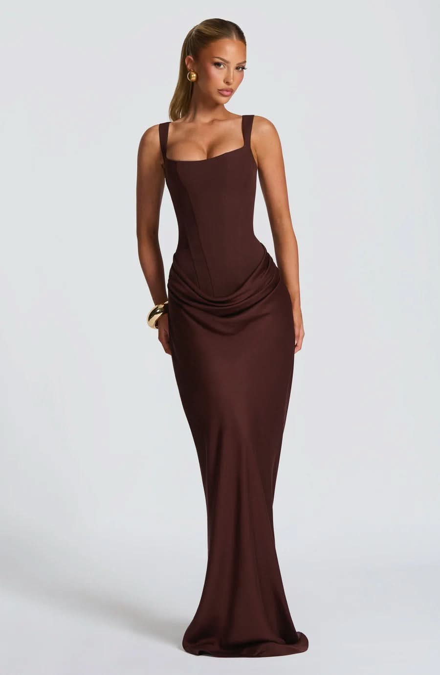 Well Tailored Dress with a Graceful Silhouette