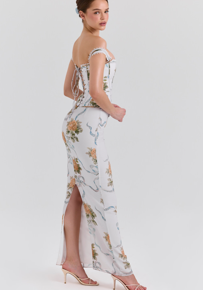 Gracefully Styled Dress for Any Occasion