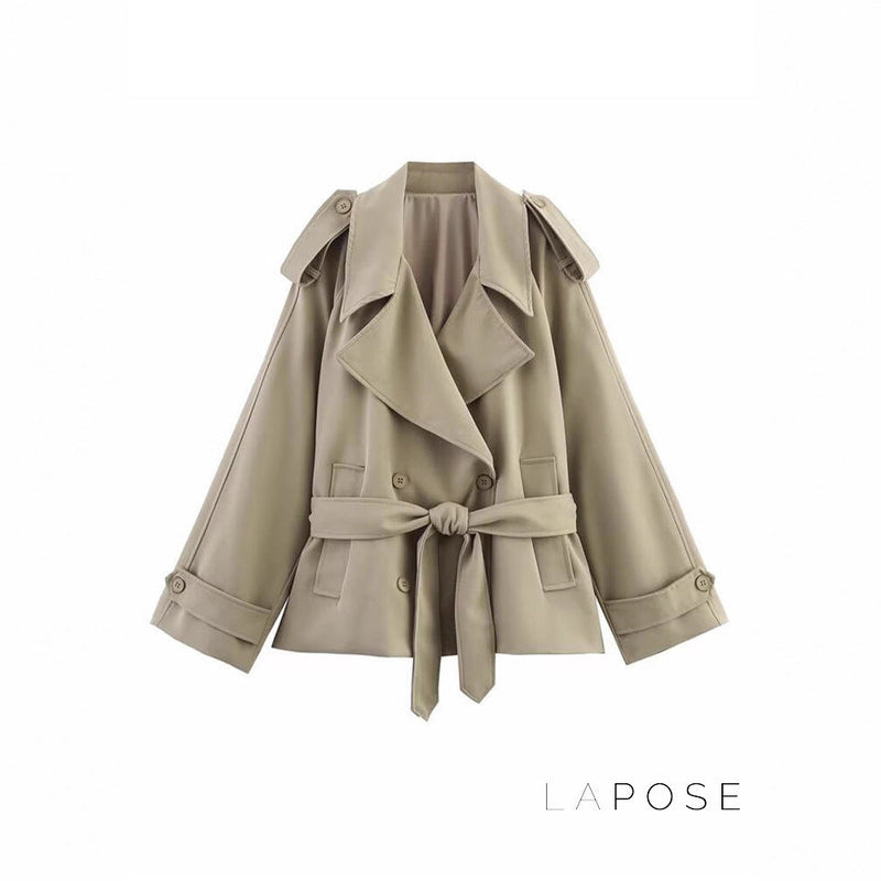 Well Tailored Jacket with a Graceful Silhouette