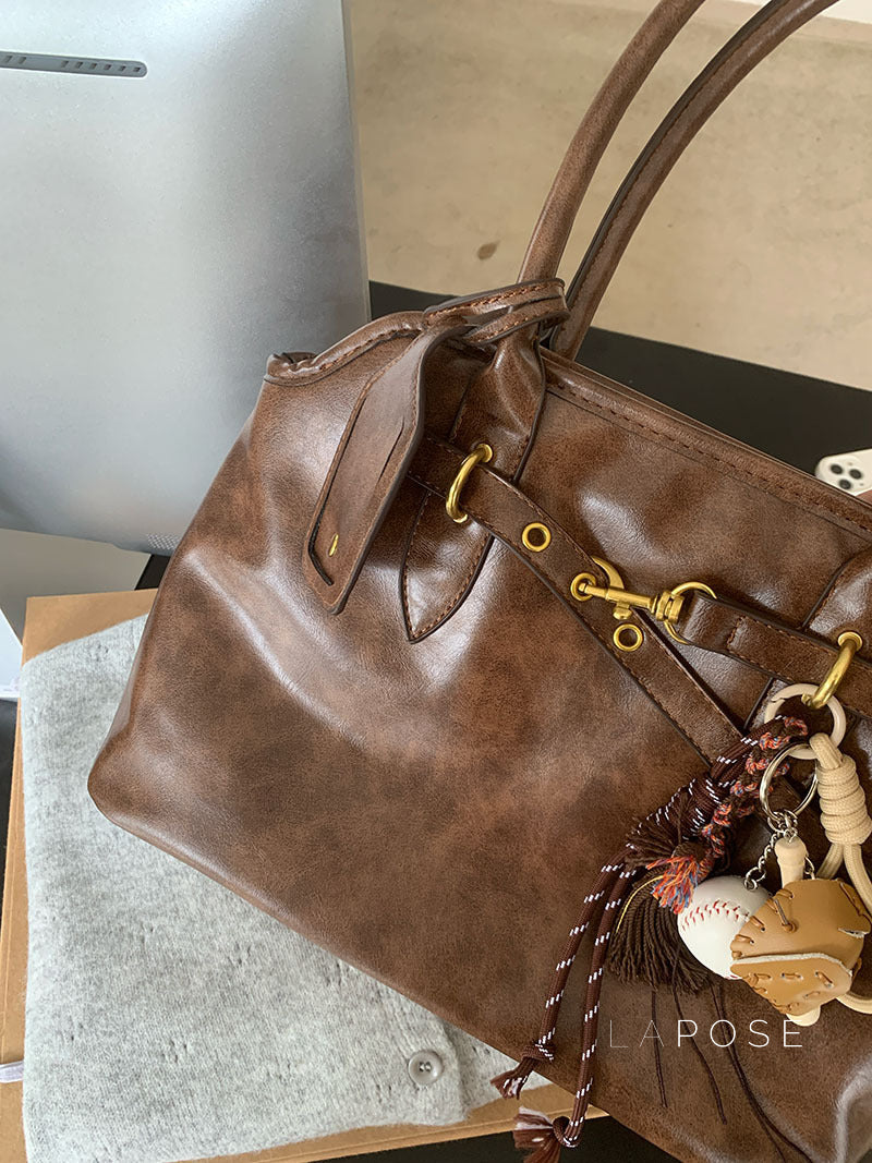 Polished Bag with an Effortless Classic Look