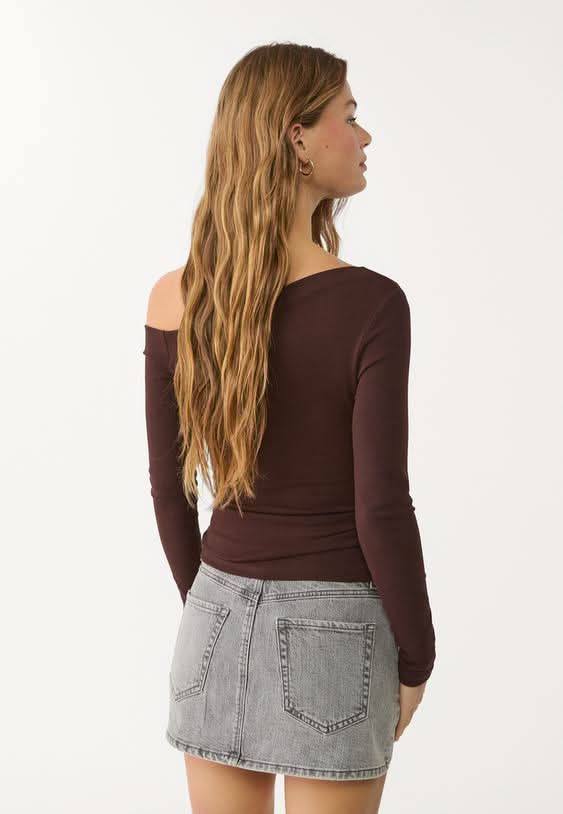 Effortlessly Elegant Garment with a Timeless Design