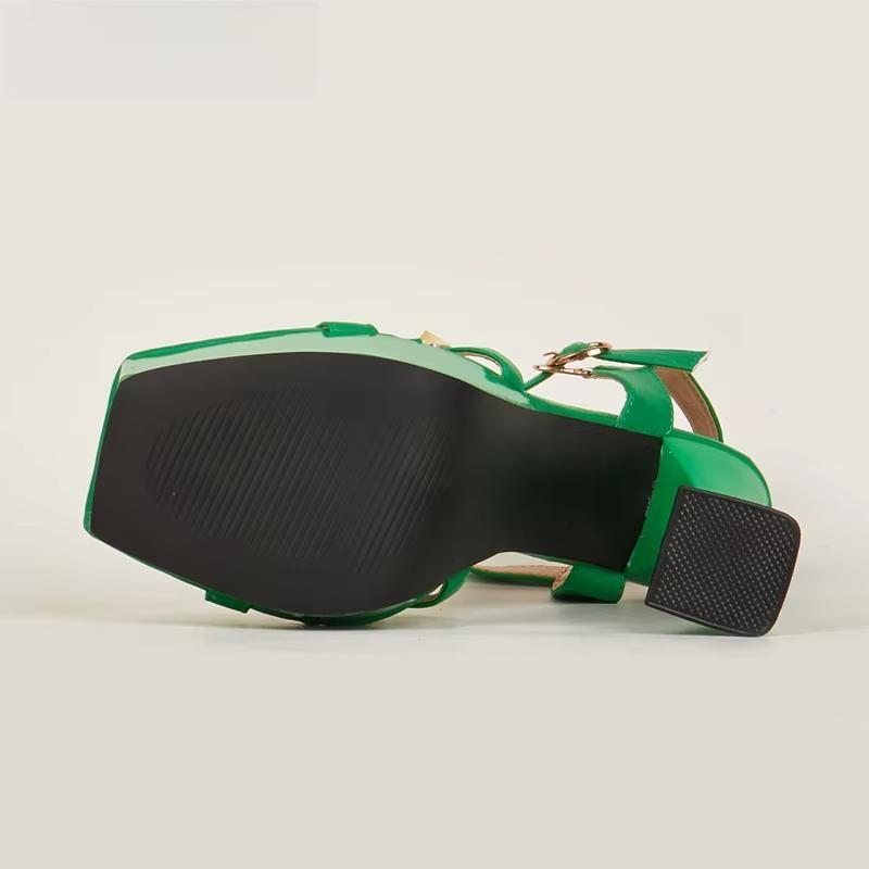 Effortlessly Elegant Heels with a Timeless Design