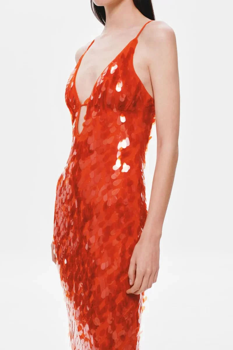 Well Tailored Dress with a Graceful Silhouette