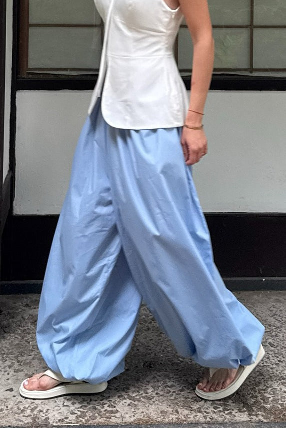 Effortlessly Elegant Pants with a Timeless Design