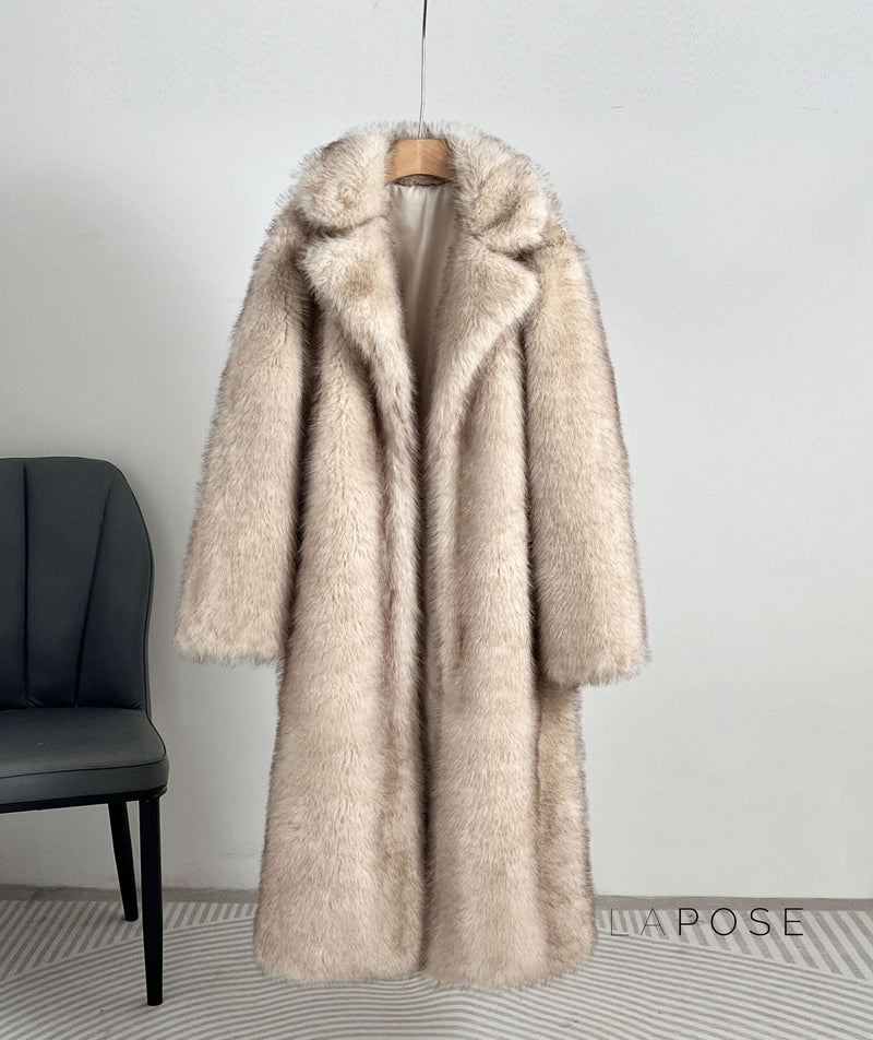 Beautifully Finished Coat in a Timeless Design