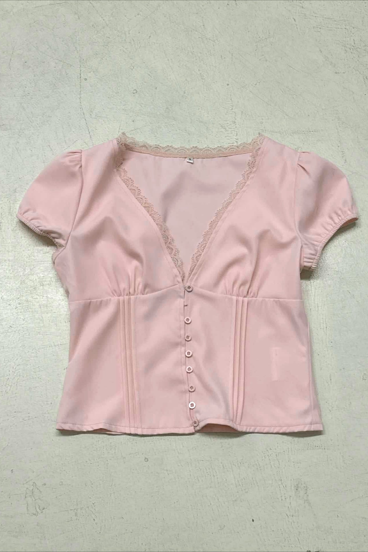 Effortlessly Elegant Blouse with a Timeless Design