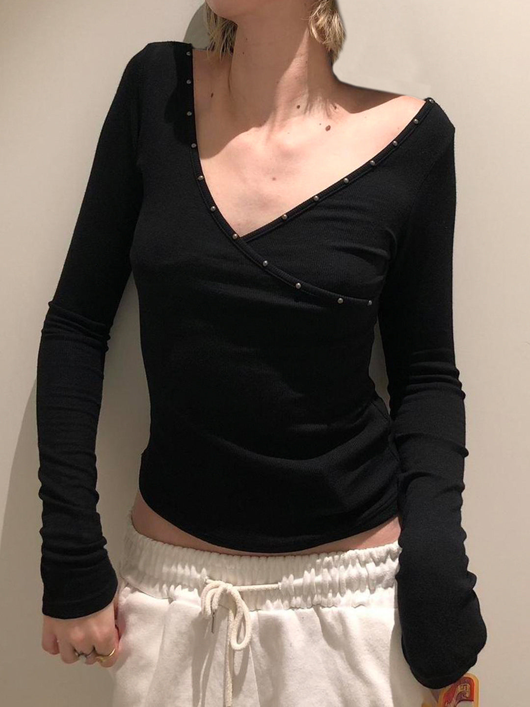 Well Tailored Sweater with a Graceful Silhouette