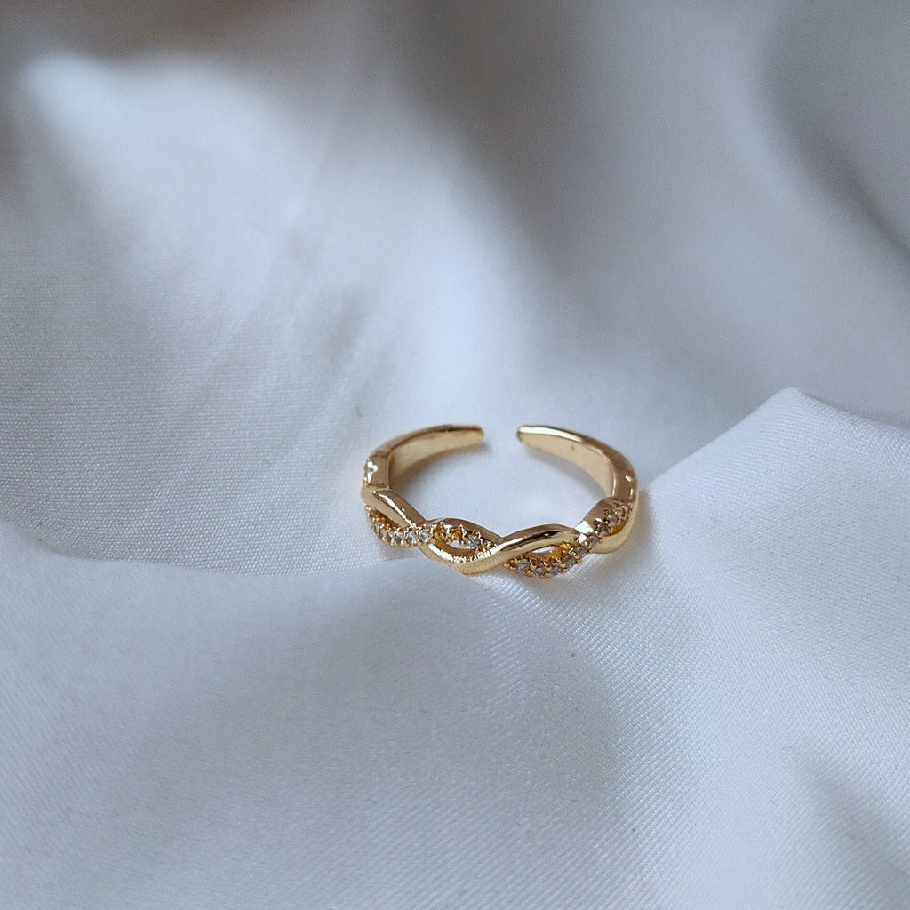 Elaine 9 to 5 Ring