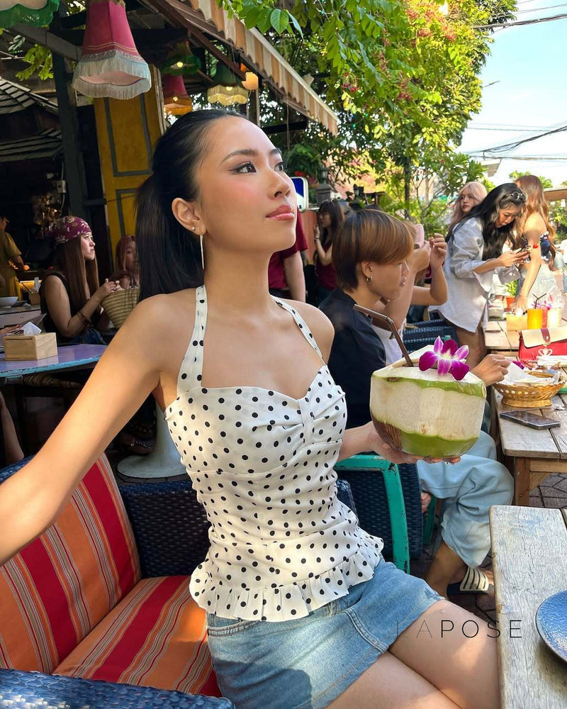 Effortlessly Elegant Top with a Timeless Design