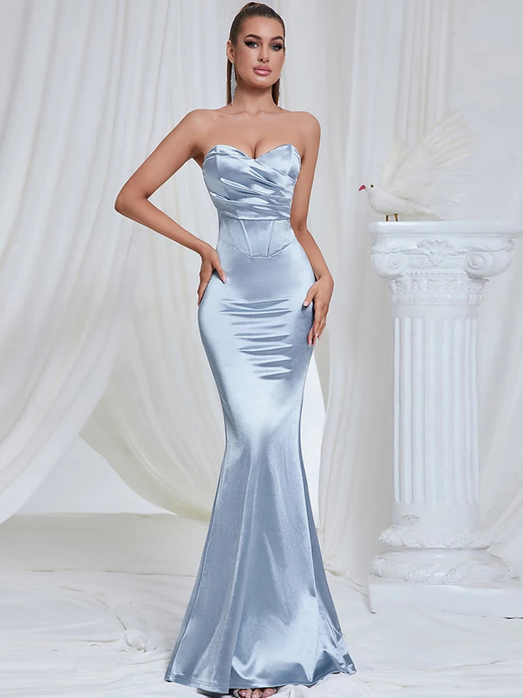 Sophisticated Garment with a Clean Classic Look