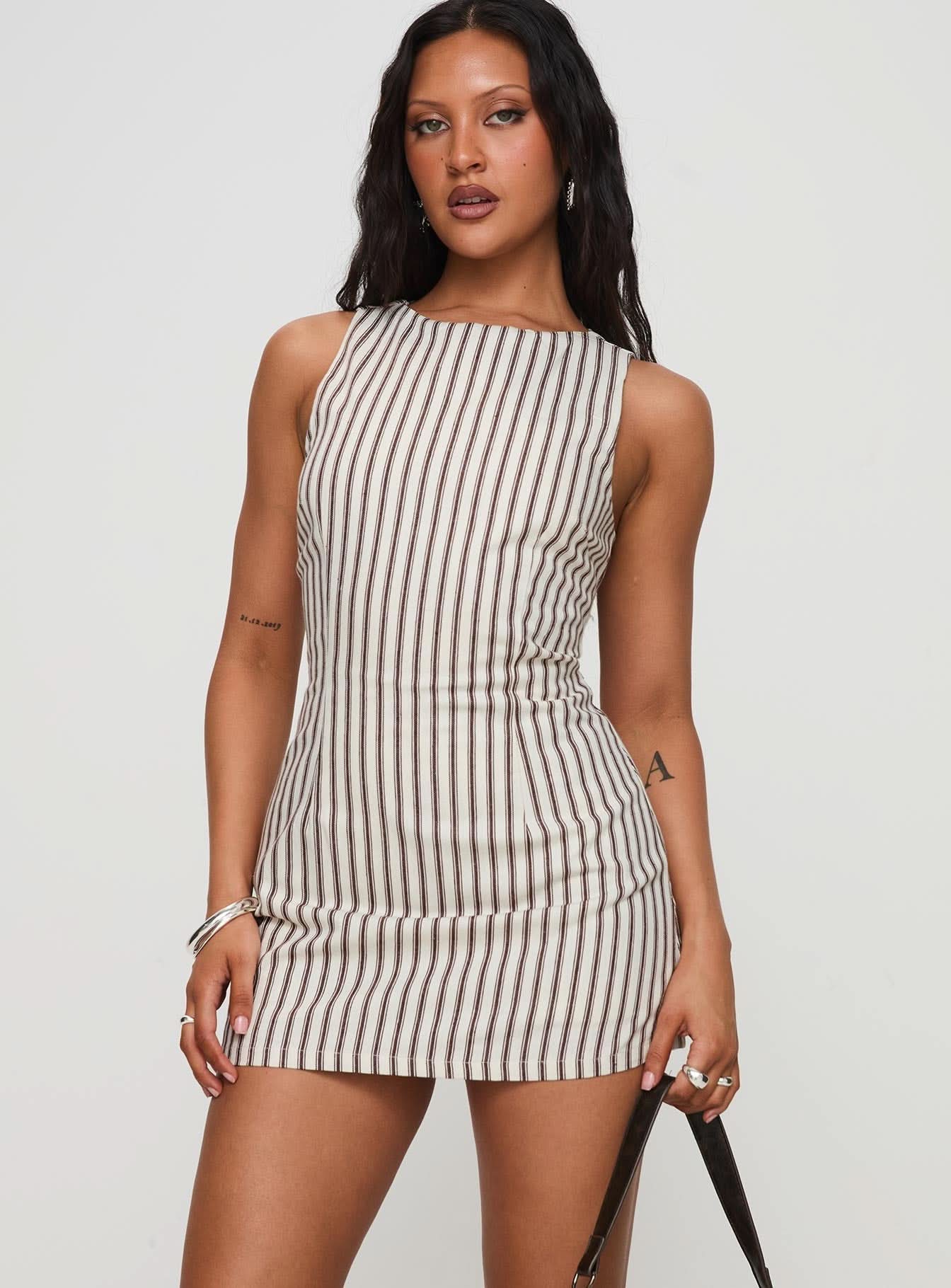 Well Tailored Dress with a Graceful Silhouette