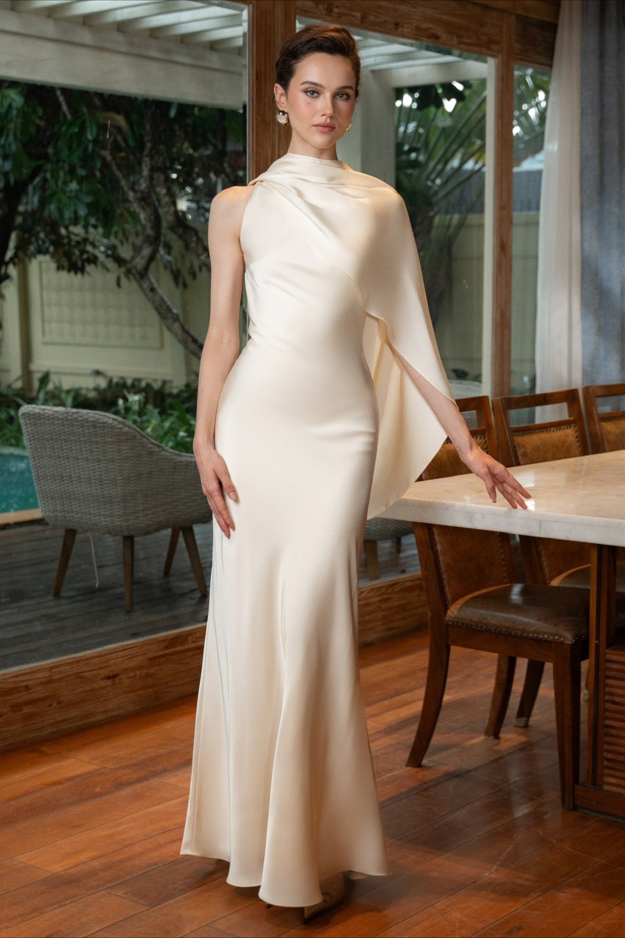 Beautifully Crafted Dress in a Classic Style