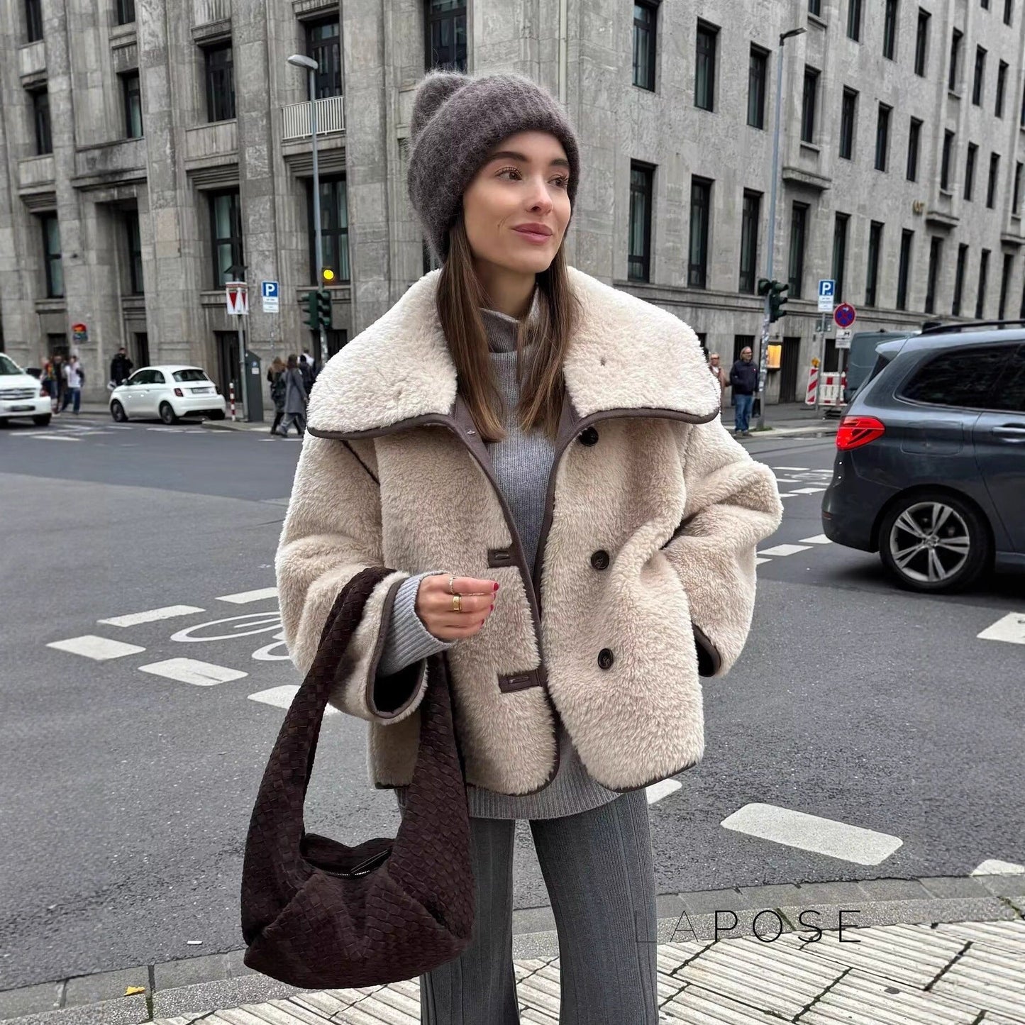 Effortlessly Elegant Coat with a Timeless Design