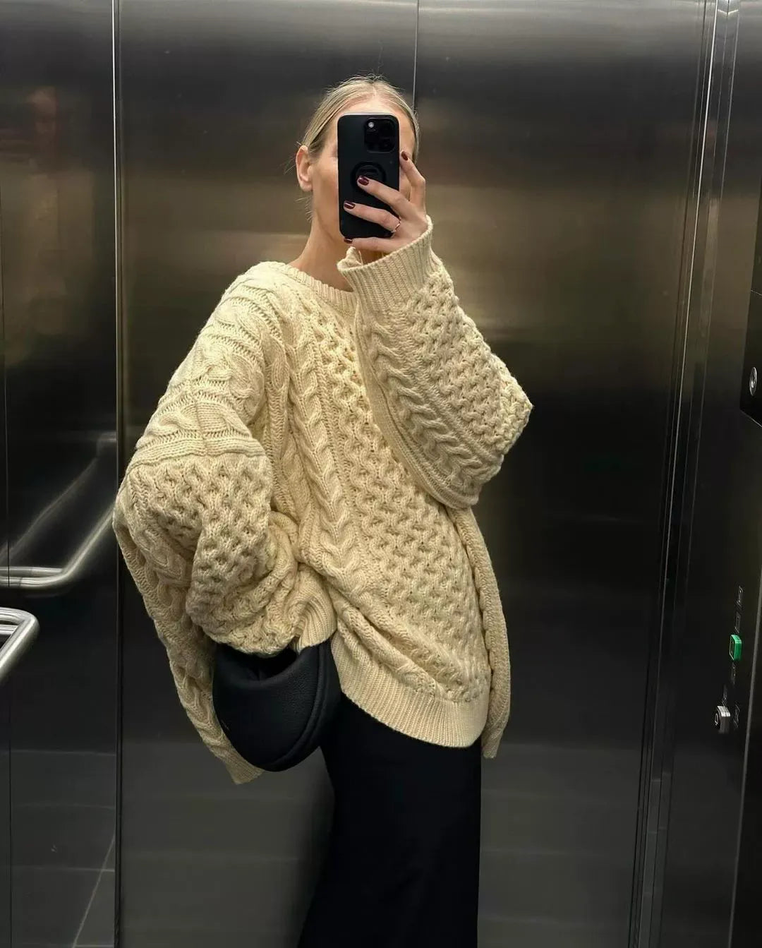 Effortlessly Elegant Sweater with a Timeless Design