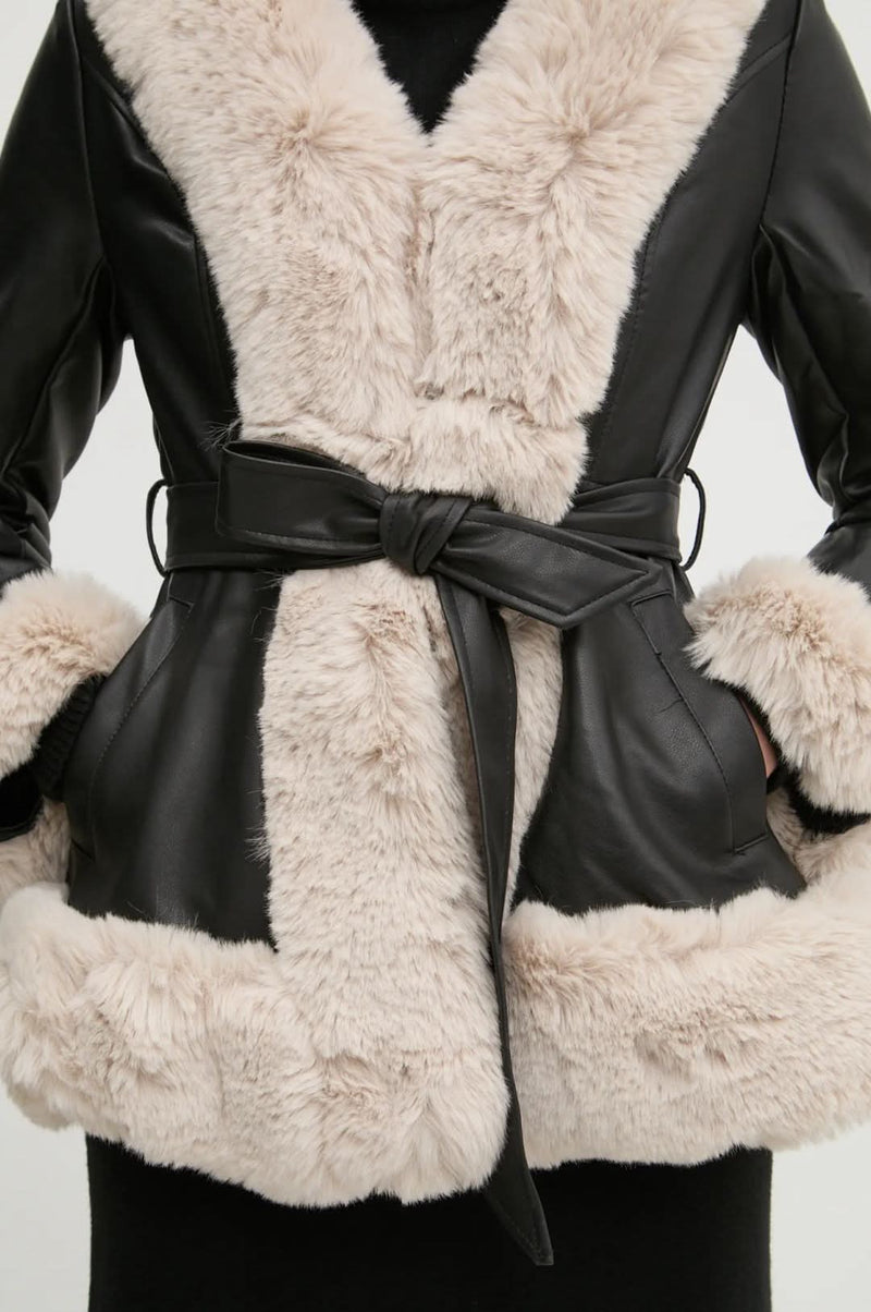 Beautifully Finished Coat in a Timeless Design