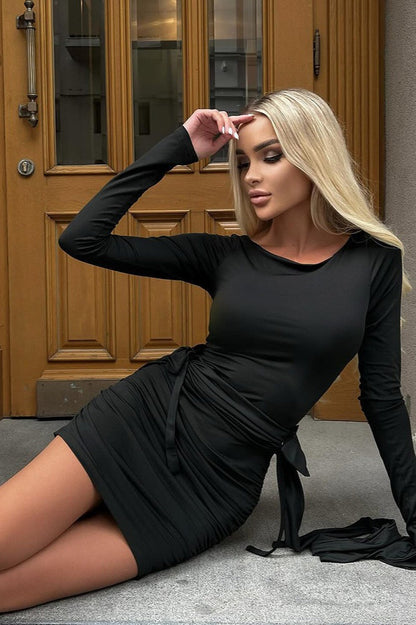 Effortlessly Elegant Dress with a Timeless Design
