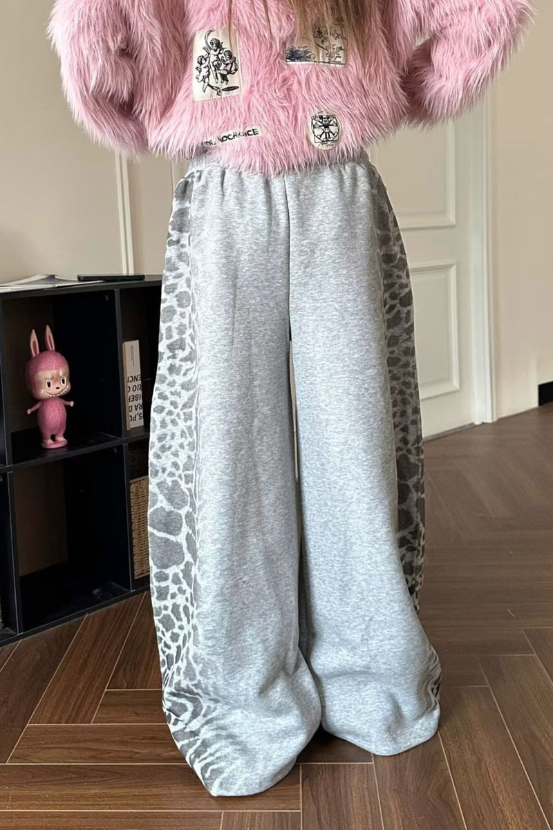 Effortlessly Elegant Pants with a Timeless Design