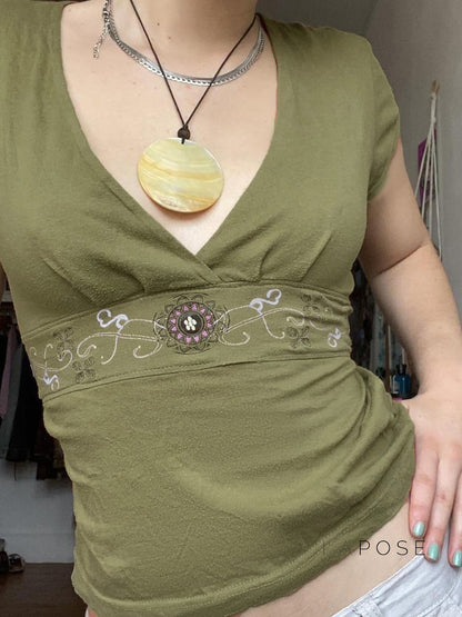 Classic Vintage & Enduringly Stylish Top