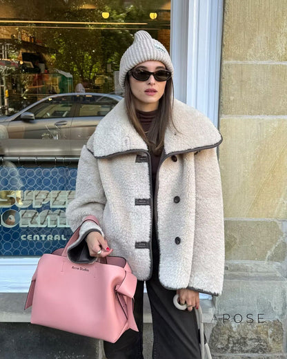 Effortlessly Elegant Coat with a Timeless Design
