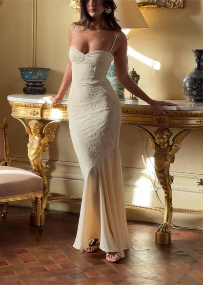 Sophisticated Garment with a Clean Classic Look