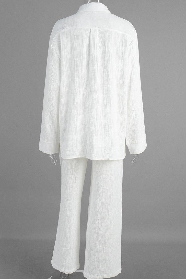 Effortlessly Elegant Pants with a Timeless Design