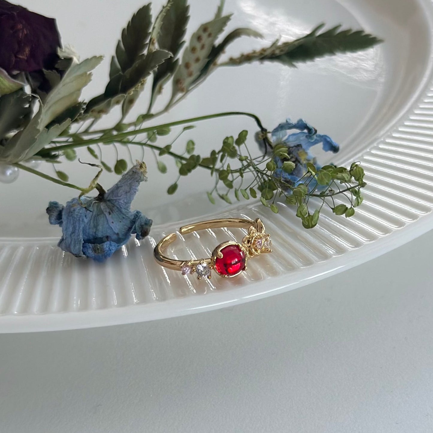 [] Red Gem Rose Ring