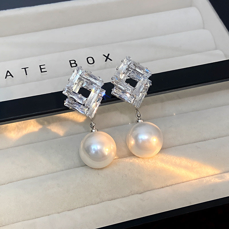 Ellee Geometric Pearl Zircon Earrings