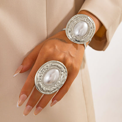 Tanishka Metallic Pearl Bracelet Set
