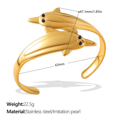 Hadlee Sculpted Fish Cuff