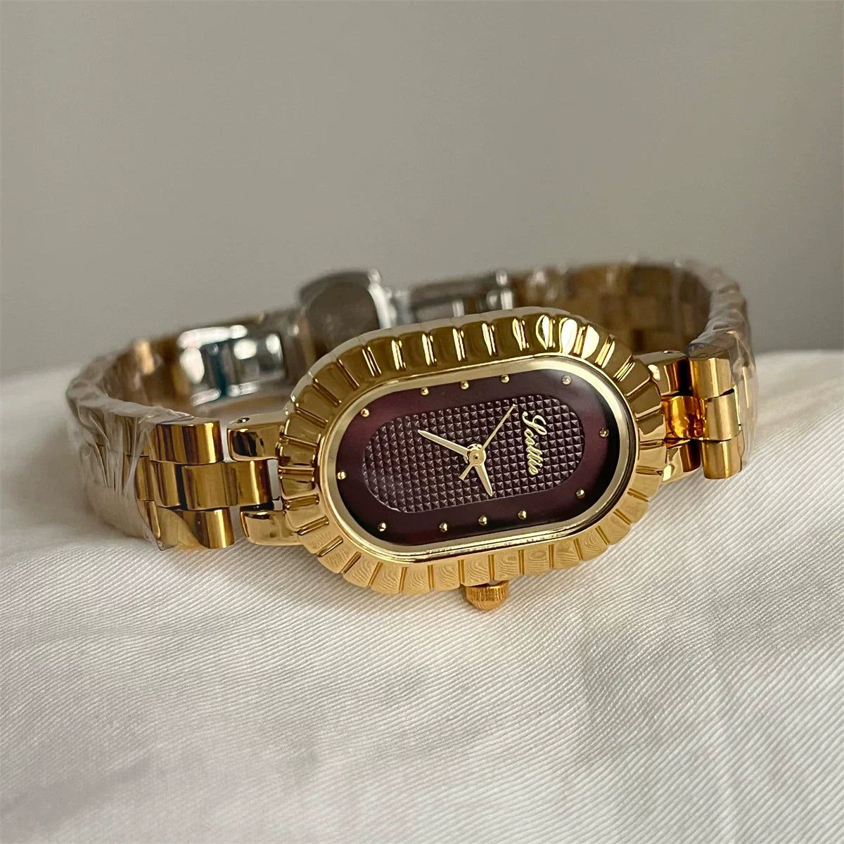 Oval Dial Minimalist Bracelet Watch