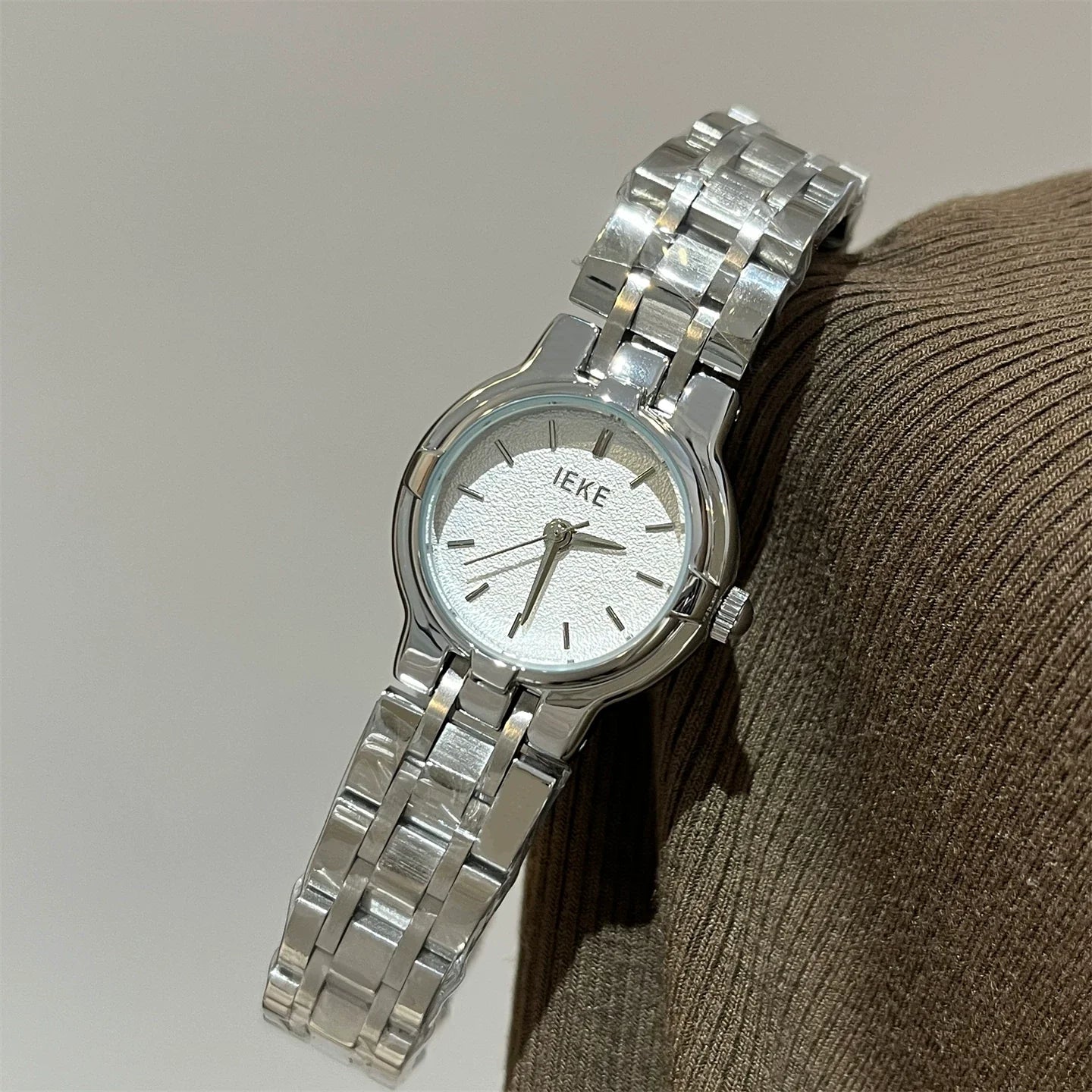 Round Minimalist Bracelet Watch