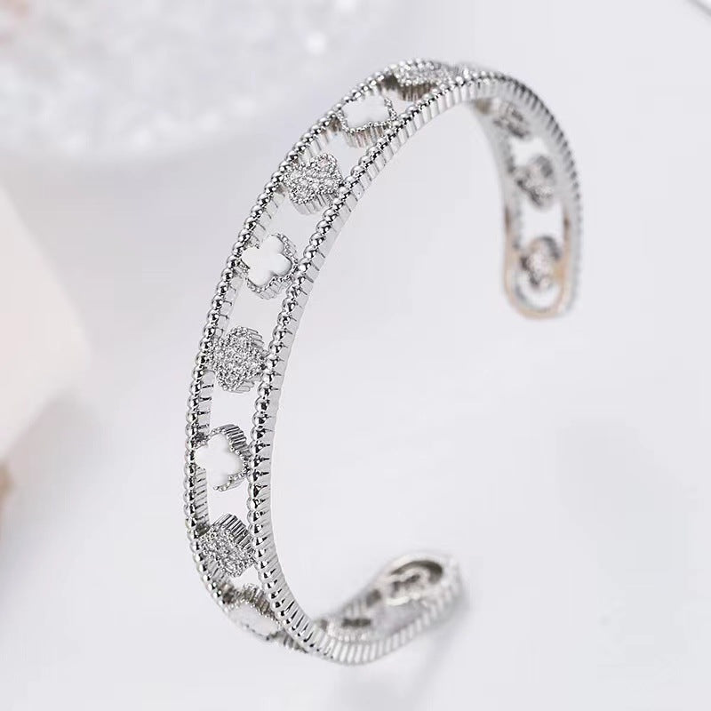 Arianny Sparkling Clover Bracelet