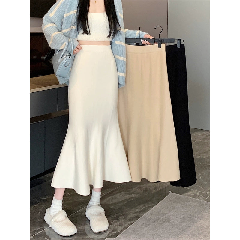 Sophisticated Garment with a Clean Classic Look