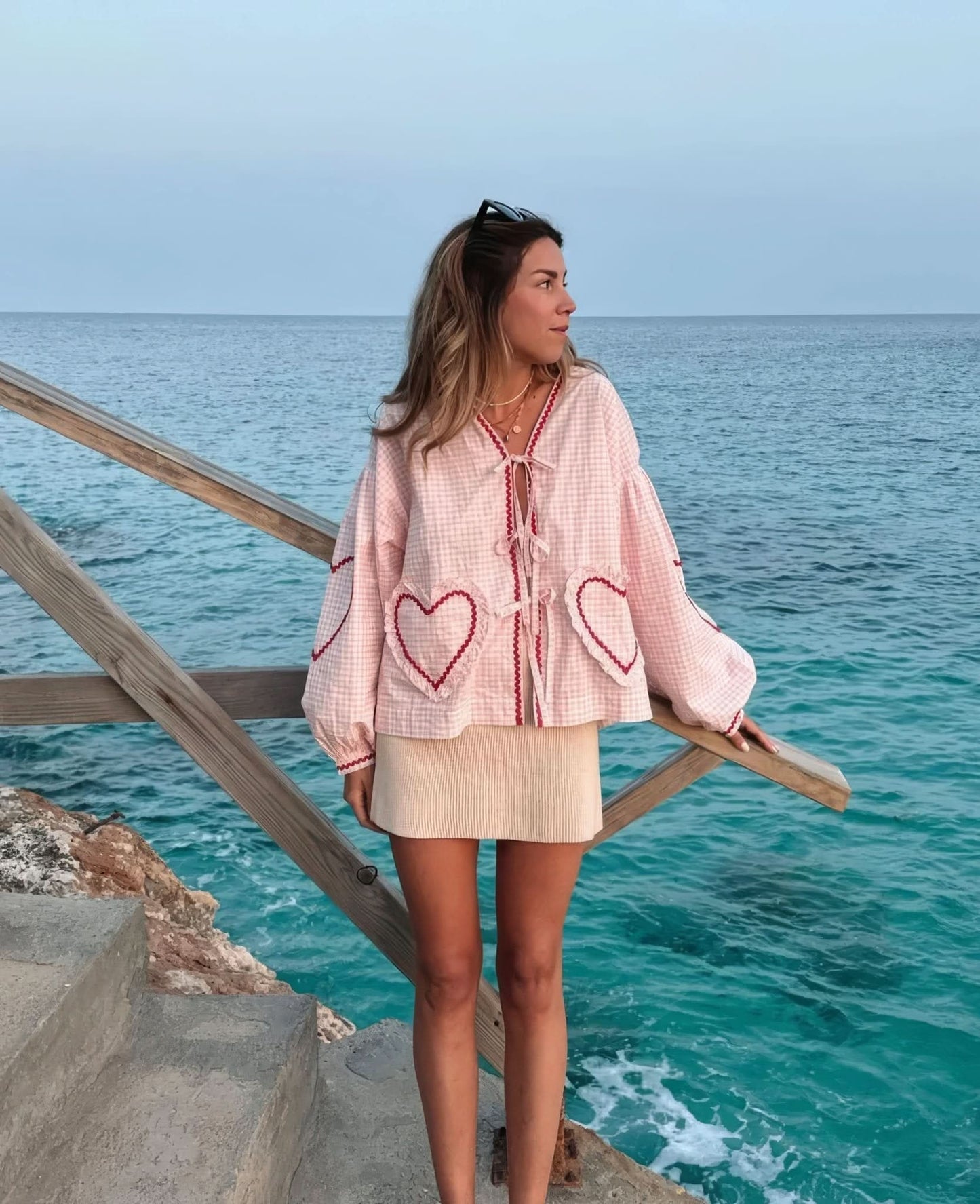 Beautifully Finished Top in a Timeless Design